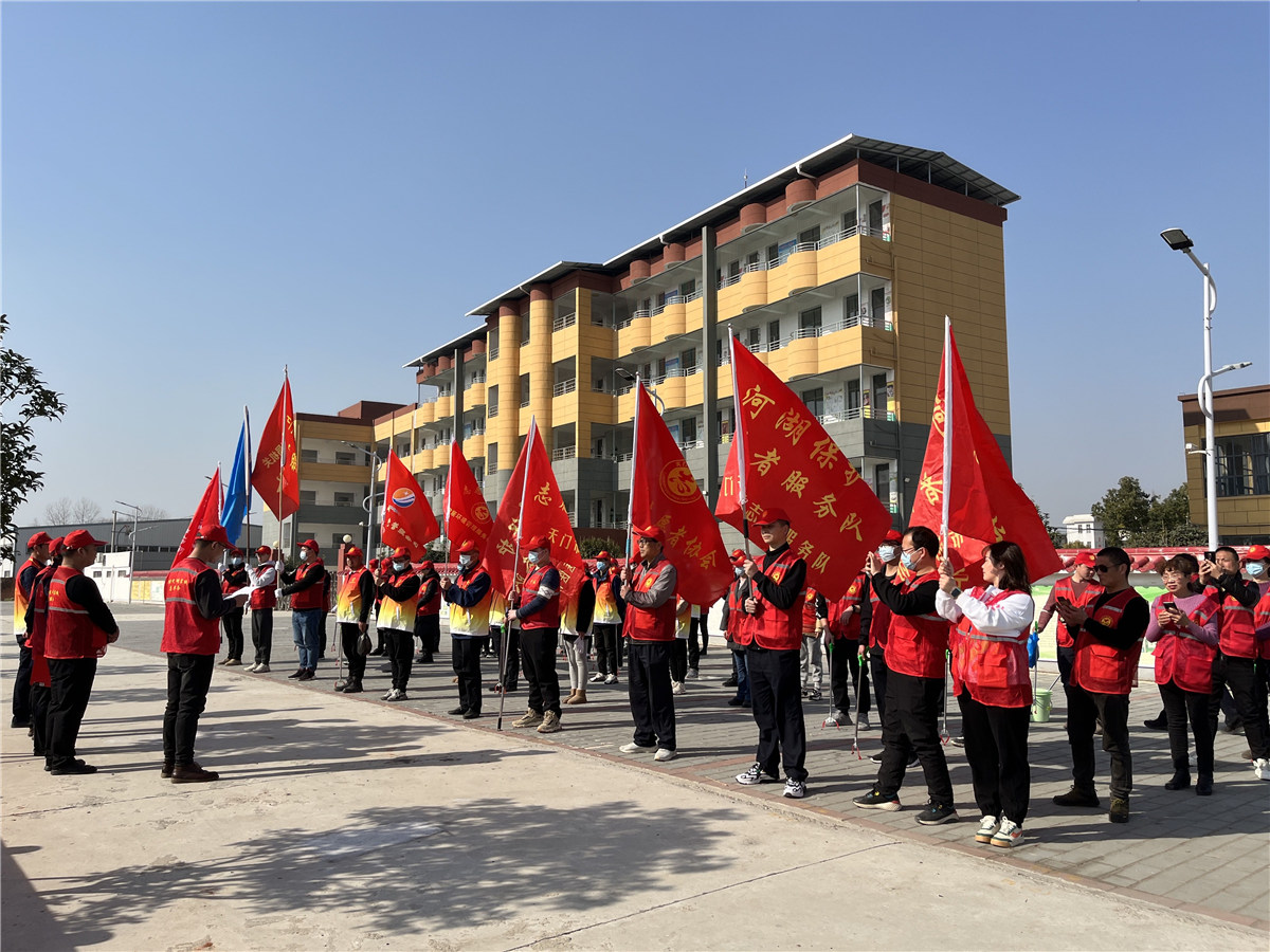 扮靚新春，潔凈河湖——湖北宜居環境管理公司參加河湖春“潔”志愿服務行動
